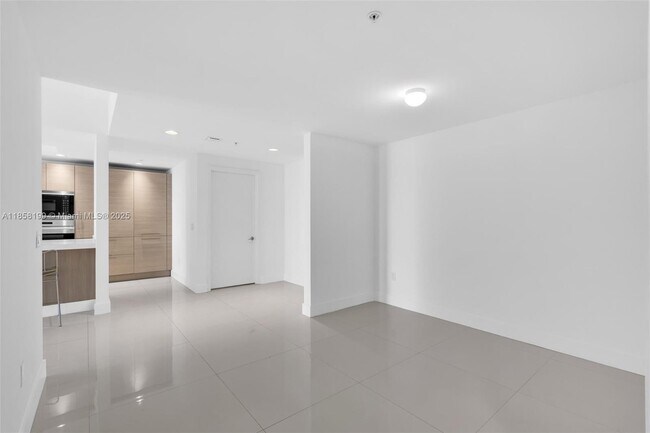 Building Photo - 17111 Biscayne Blvd