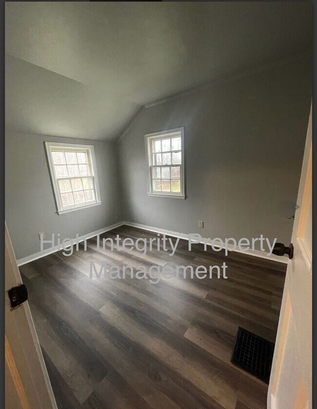 Building Photo - 822 Adams St