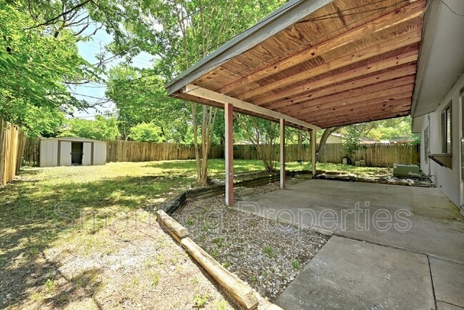 Building Photo - 1612 Broadmoor Dr