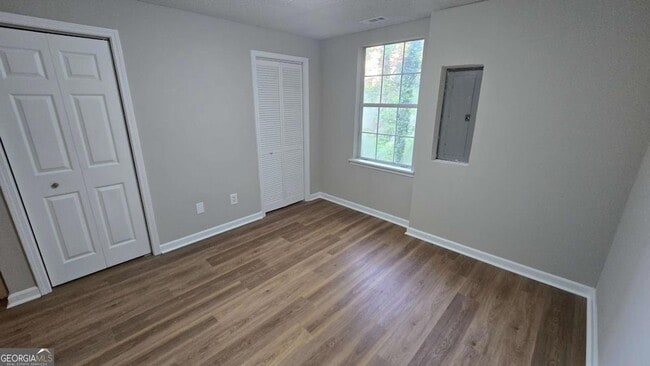 Building Photo - 3025 Mangum Dr