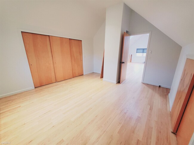 Building Photo - 1 br, 1 bath Condo - 1003 Shippan Ave Apt 3