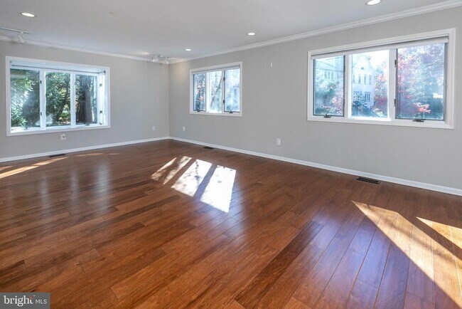 Building Photo - 11 Lexington Ct