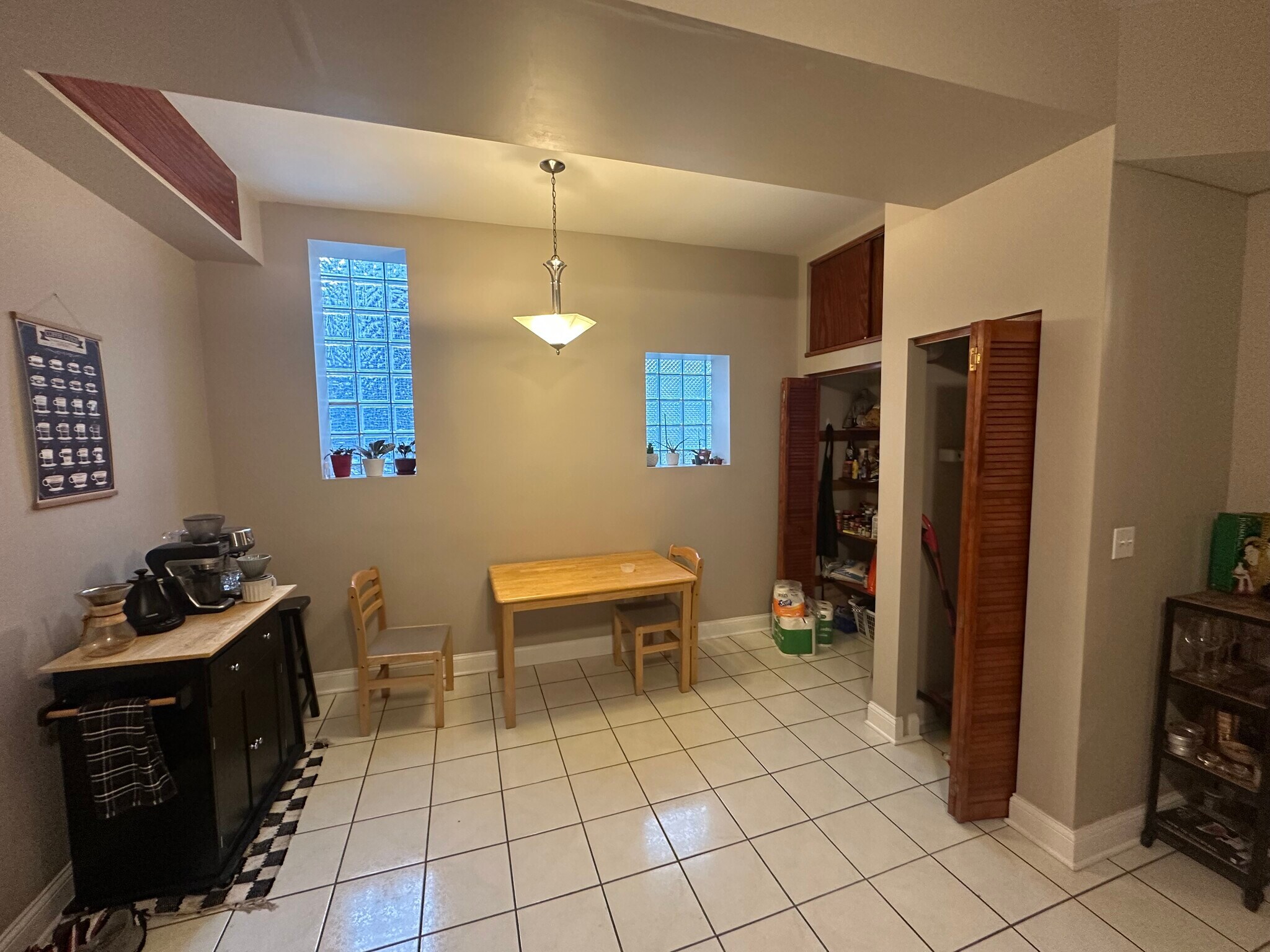 Building Photo - 1747 W Le Moyne St