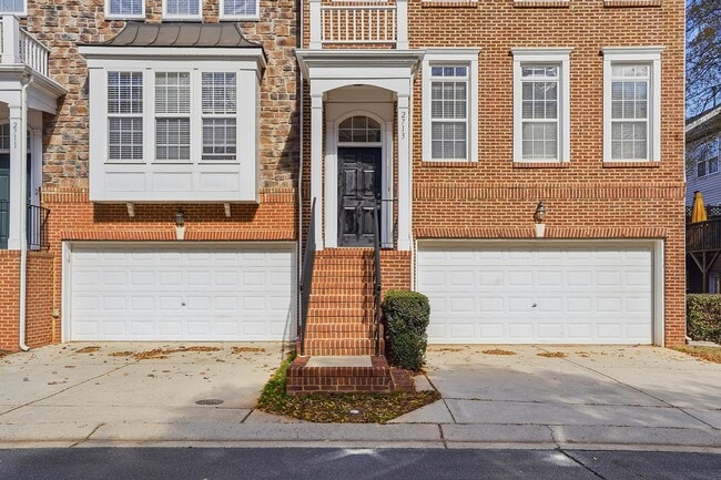 Building Photo - STUNNING TOWNHOME-AVAILABLE FOR IMMEDIATE ...