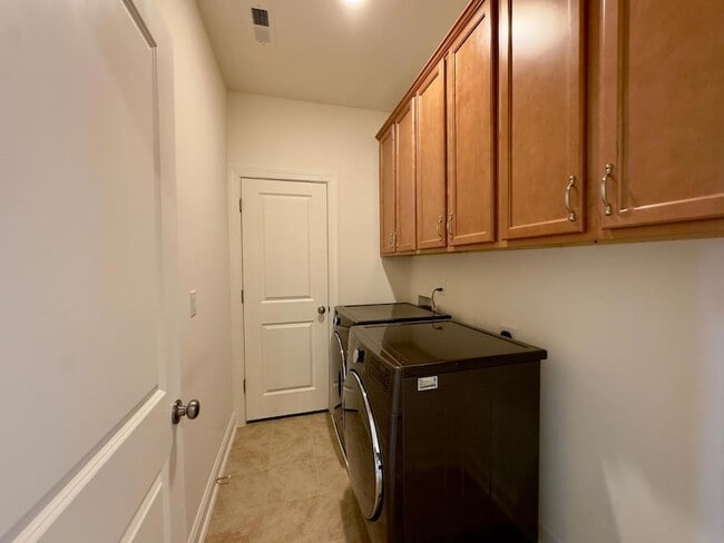 Building Photo - 2550 Frg Vlg Wy