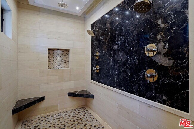 Building Photo - 20101 SW Cypress St