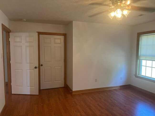 Building Photo - Rancher on 6.79 Acre Lot