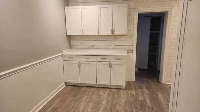 Building Photo - 417 Llanerch Ave