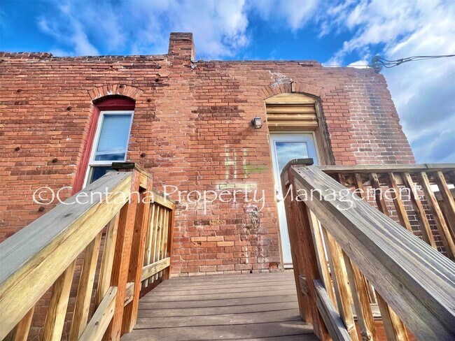 Building Photo - 600 S Montana St