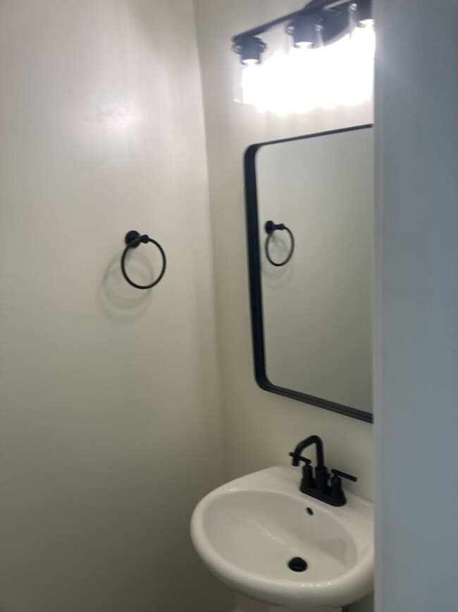 Building Photo - Move-In Discount - 3 Bed - 2.5 Bath, Brand...