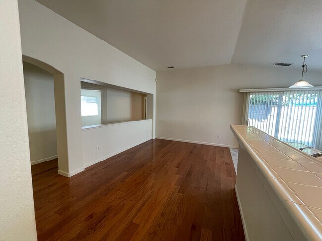 Building Photo - Charming single story home located on the ...