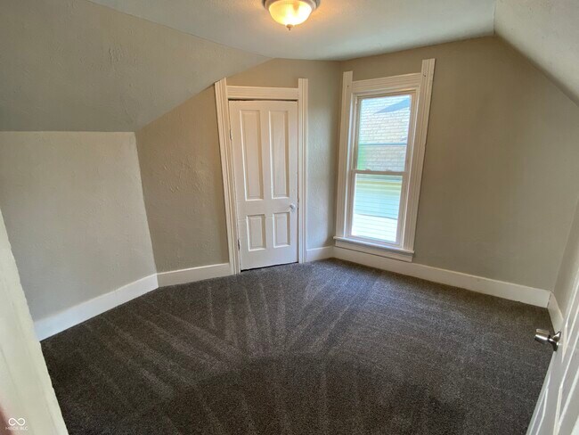 Building Photo - 510 W 5th St