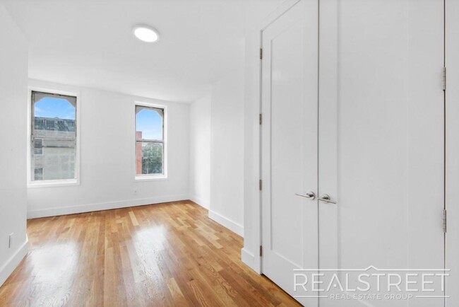 Building Photo - BRAND NEW 3 BED 2 Bath in Bushwick!