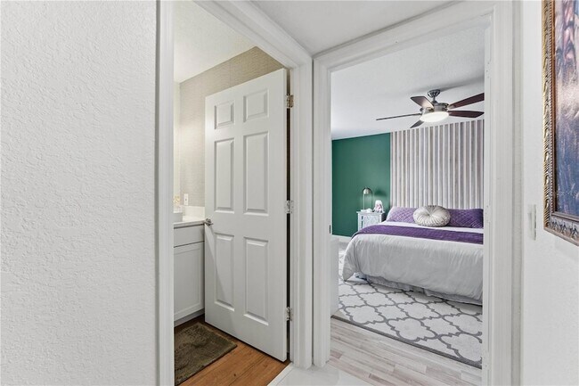 Building Photo - 13838 Fairway Island Dr