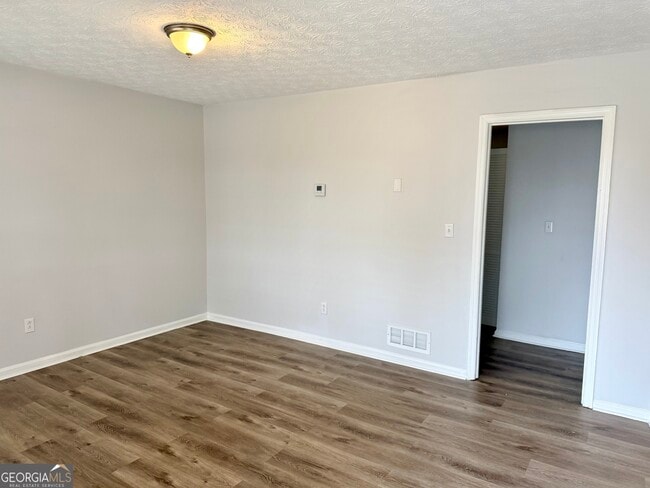 Building Photo - 88 Church St