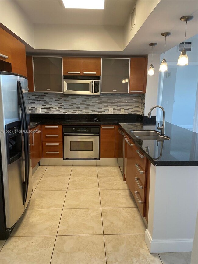 Building Photo - 2030 Douglas Rd