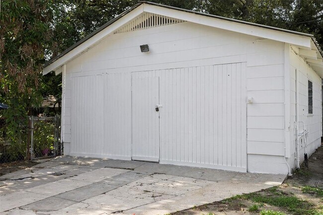 Building Photo - 1017 E 23rd Ave