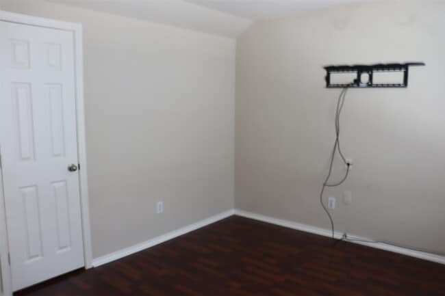 Building Photo - 7007 Woodridge Square Dr