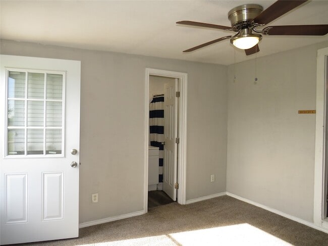 Building Photo - 4647 Bonnie Brae St