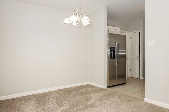 Building Photo - 2730 Bear Springs Dr