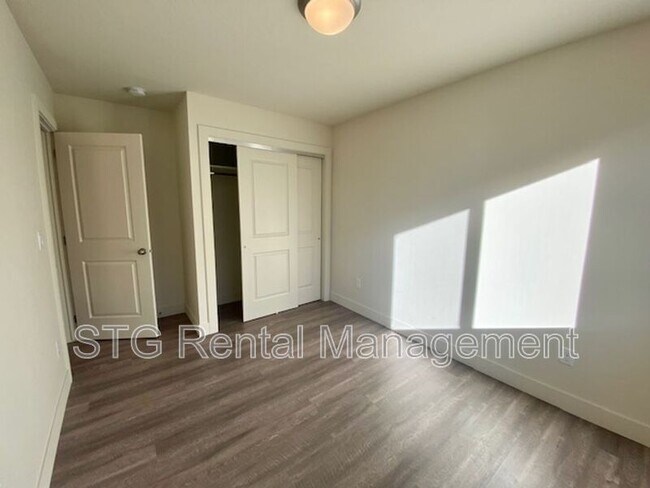 Building Photo - 939 S 25 W