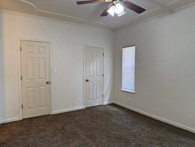 Building Photo - 1296 Woodhaven Ln