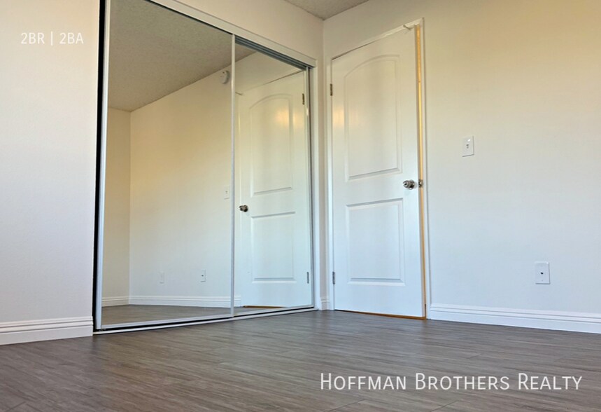 Building Photo - 1012 E Acacia Ave