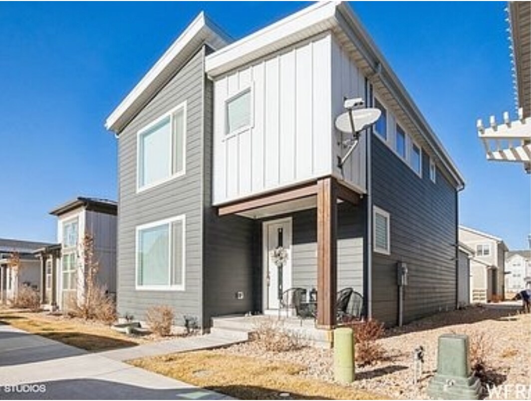 Building Photo - 1046 W Albion Meadow Way