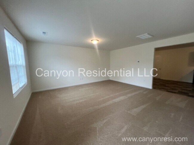 Building Photo - Charming 4-Bedroom Home