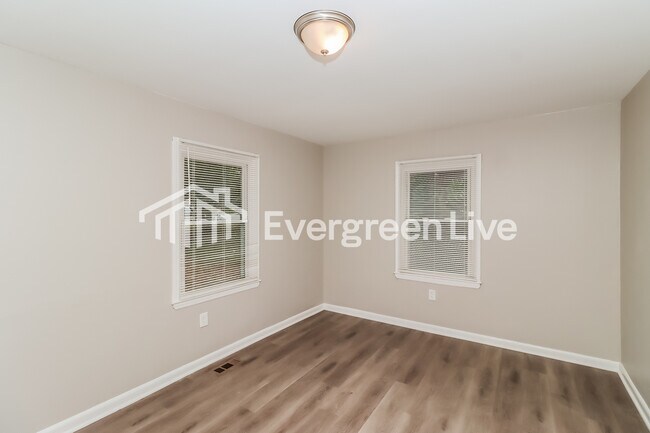 Building Photo - 1404 Hateras Ave