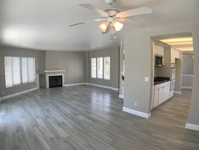 Building Photo - 4594 Cove Dr