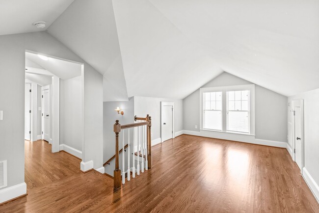 Building Photo - Beautiful Home in Dilworth