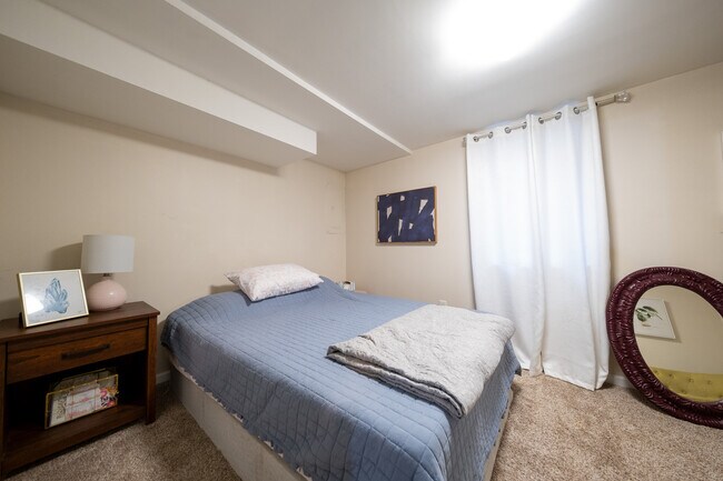 Building Photo - 3235 S 39th Ave