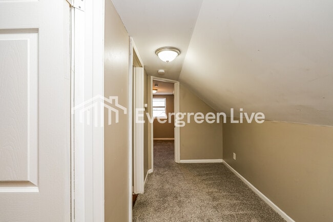 Building Photo - 3454 Robinet Dr