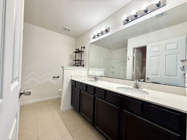 Building Photo - Room to Live, Space to Thrive! Stunning 6BR Home with Solar, Upgrades & Screened Lanai in Macclen...