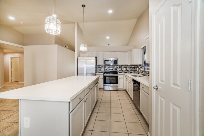 Building Photo - 2904 W Sunland Ave
