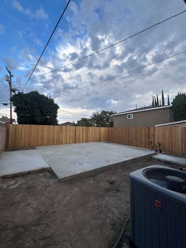 Building Photo - 7323 Luxor St