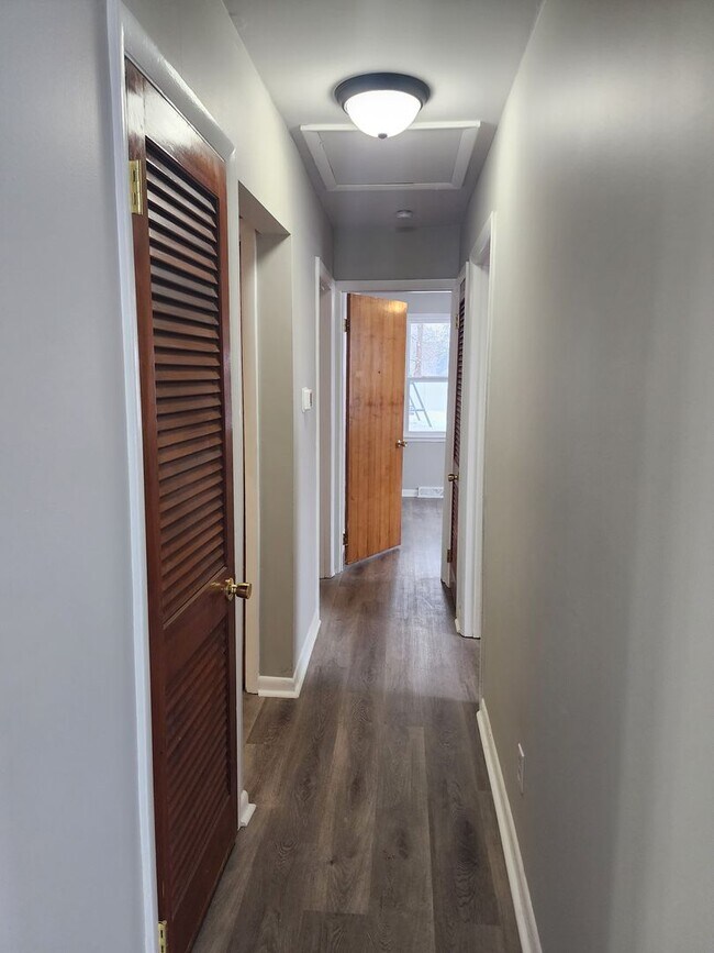 Building Photo - 3 Bedroom 2 Bath Brick Rancher in Mechanicsville!