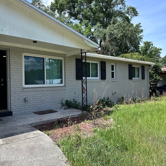 Building Photo - 536 Blairmore Blvd W