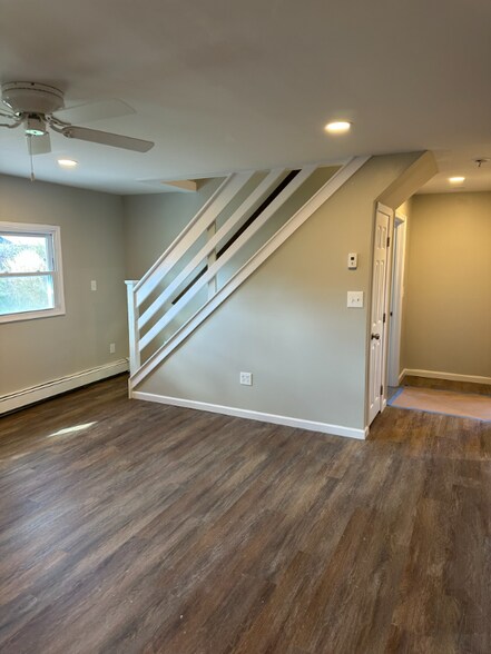 Building Photo - 43 Russett Ln