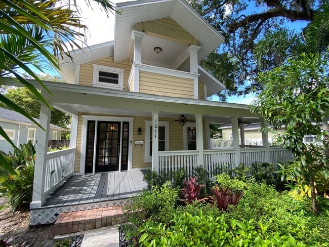 Building Photo - Charming 3 Bed, 3 Bath Home in Lake Davis/...