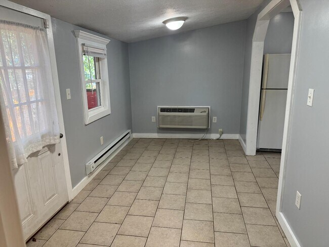 Building Photo - 608 Wilson Ave