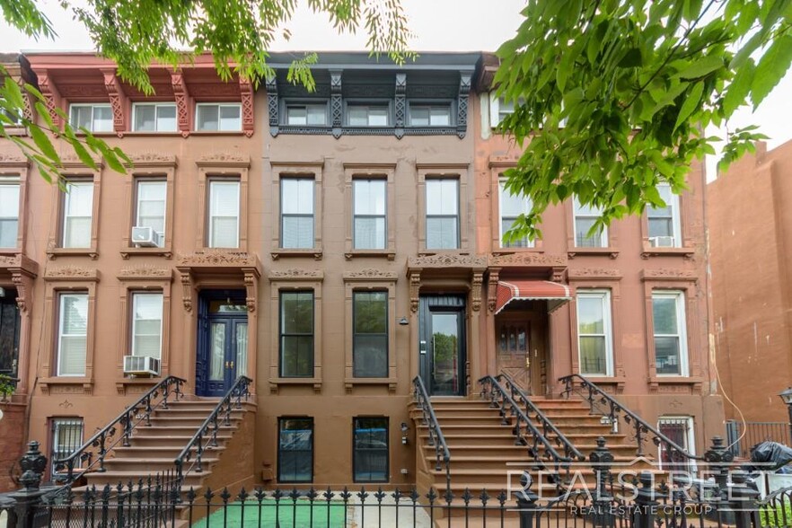Building Photo - Stunning New 2 Bed 2 Bath with Backyard in Bed Stuy Townhouse