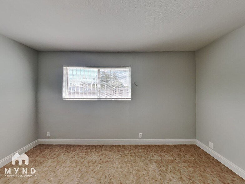 Building Photo - 1165 Hart Ave