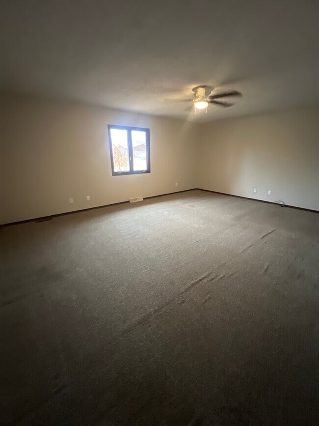 Building Photo - 2600/201 Cardifs