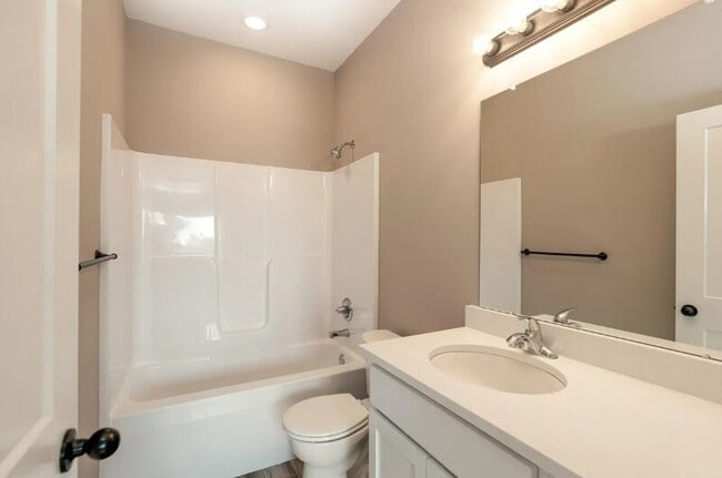 Building Photo - 4476 N Sandplum St