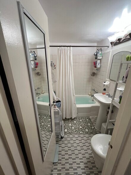 Building Photo - 1711 Massachusetts Ave NW