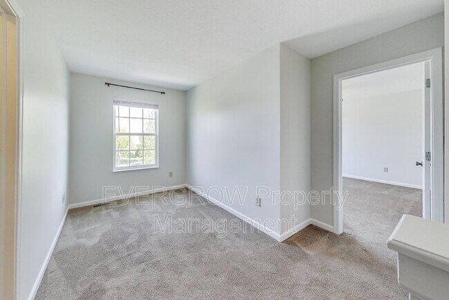 Building Photo - 839 Stonehurst Dr