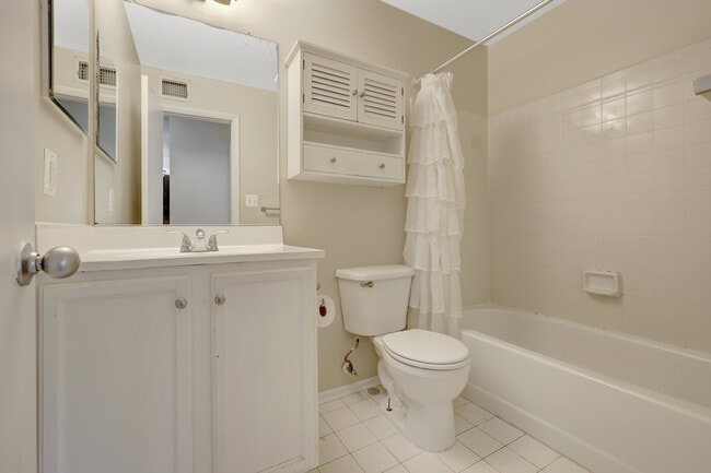 Building Photo - 1791 Jonathan Dr