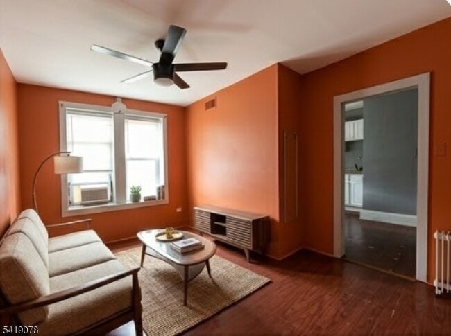 Building Photo - 73 4th St